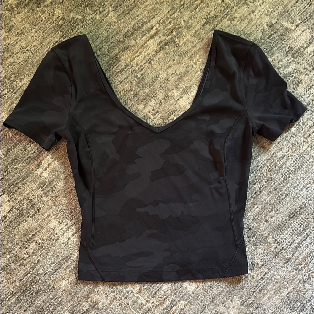 Lululemon Black Camouflage Women's crop Top - short sleeve - small/xs